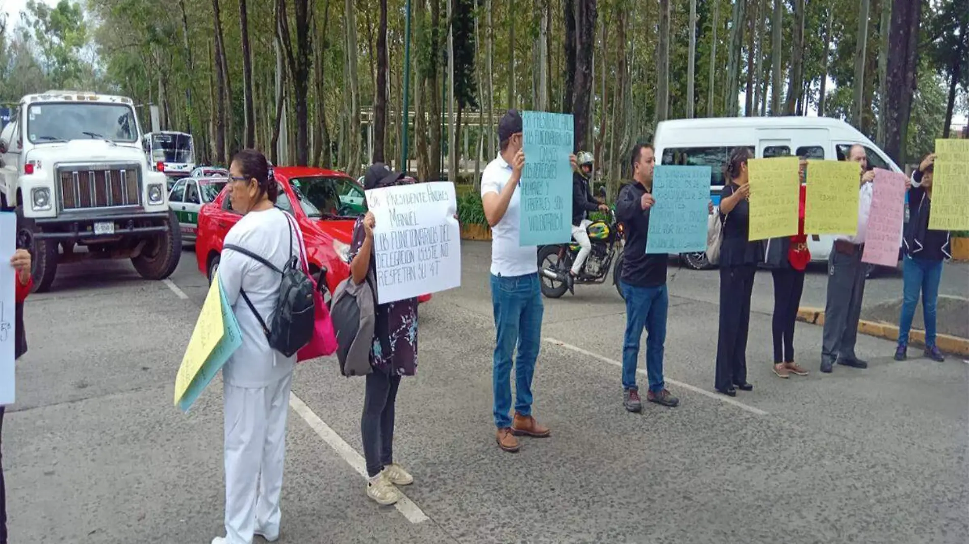 Trabajadores del ISSSTE bloquearon la avenida Xalapa 